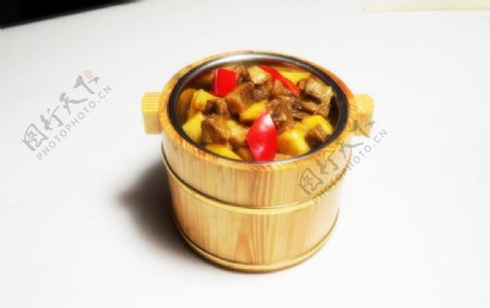 咖喱牛腩木桶饭图片