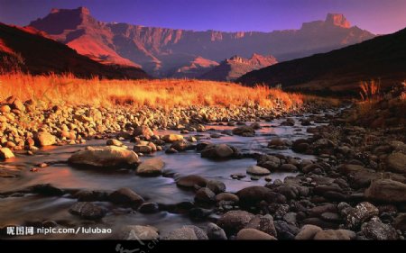 南非德拉肯斯堡山脉图片