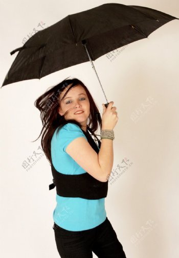 打雨伞的性感美女图片