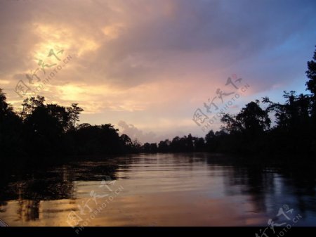文莱沙巴内河黄昏美景图片