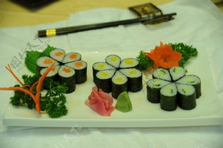 寿司三色卷图片