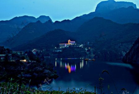 河北武安京娘湖风景区夜色图片