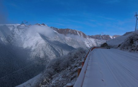 巴朗山雪景图片