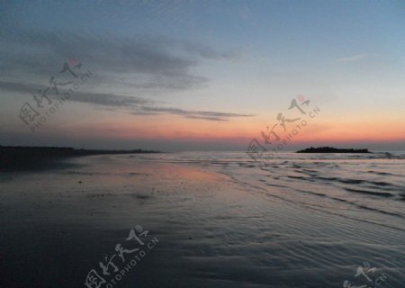 海滩晨曦图片