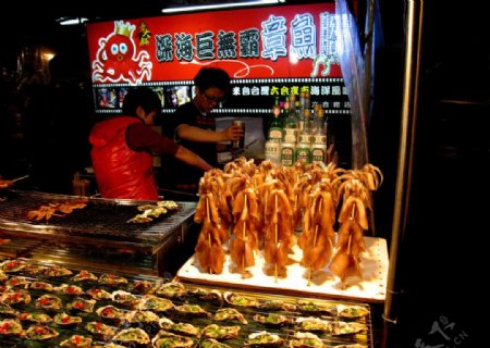 台湾高雄六合夜市海鲜小吃摊图片