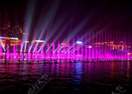 柳江上的音乐喷泉图片