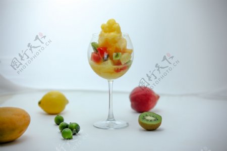 热带水果冰沙图片