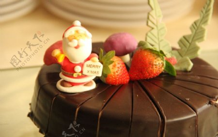 草莓巧克力圣诞老蛋糕图片