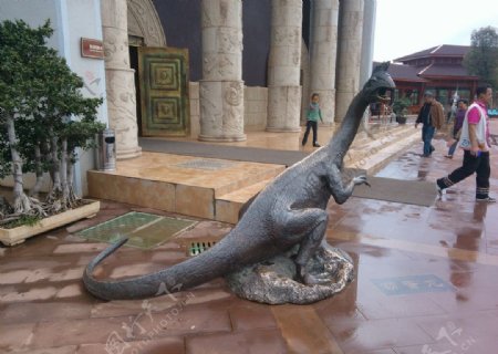 青铜恐龙雕塑图片
