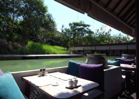 苏梅岛第六感觉度假村餐厅及室外水景图片