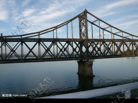 钢铁桥图片