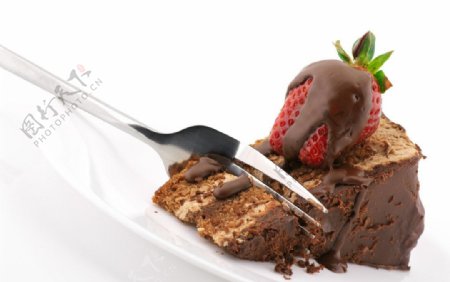 香甜松软的巧克力蛋糕切块图片