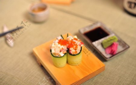 水果沙拉寿司图片