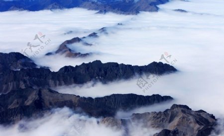 尼泊尔雪山云海图片