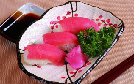日本深海鱼肉寿司图片