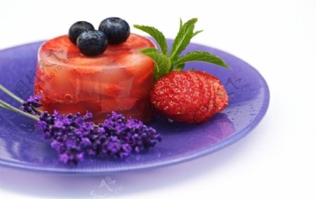 红草莓果冻图片