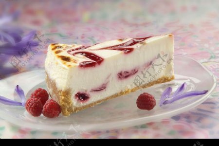 红莓蛋糕图片
