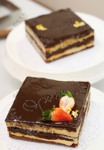 方型巧克力蛋糕02图片