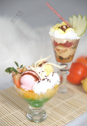冰淇淋盘子高精度图大图摄影图水果花图片
