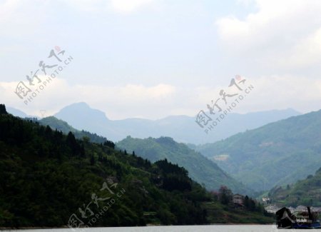 石泉汉江三峡美女图片