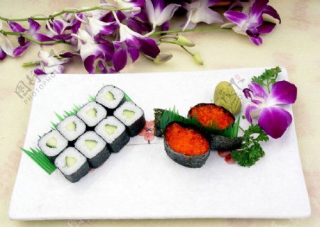 黄瓜鱼籽寿司图片