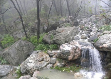 泰山瀑布图片
