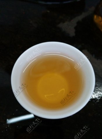 陈年老白茶茶汤图片