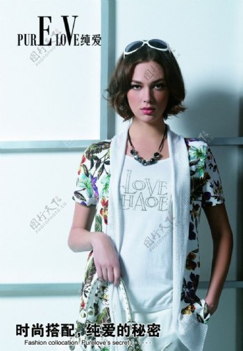 纯爱LOGO2010年时尚夏装欧美女模前卫太阳镜个性项坠图片