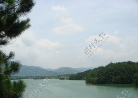 桂林乐满地一景湖泊图片