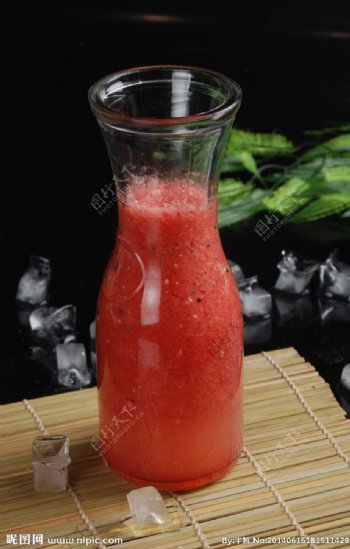 鲜榨果汁西瓜汁图片