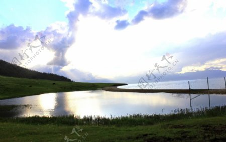 赛里木湖夕照图片