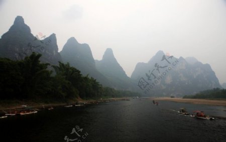 漓江雨雾图片