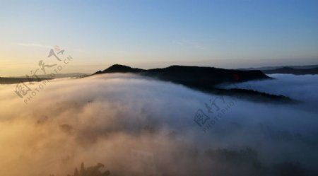 雾漫苍山II图片