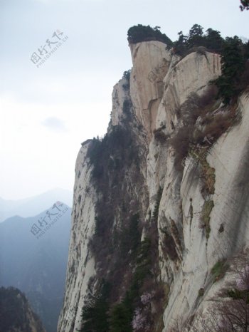 华山悬崖图片