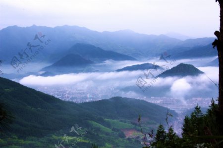 高山云雾图片