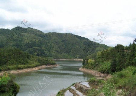 田间山水图片