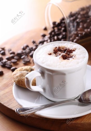 咖啡咖啡豆高雅饮品饮料杯子勺子咖啡杯点心高清图片