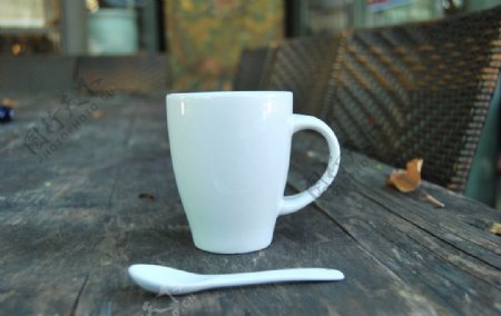 纯白咖啡杯图片
