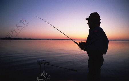 钓鱼剪影图片