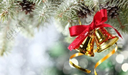精美圣诞金色铃铛背景图片