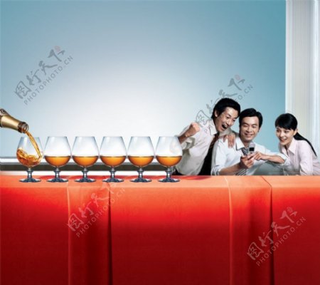 中国移动喜酒专享盛宴白领商务职业全球通惊喜高兴红图片