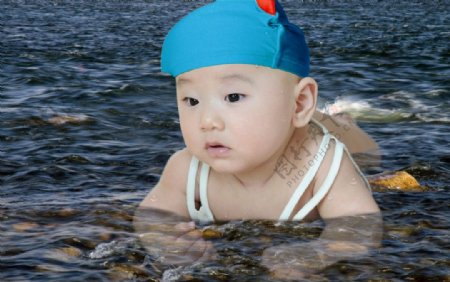 水中的宝宝图片