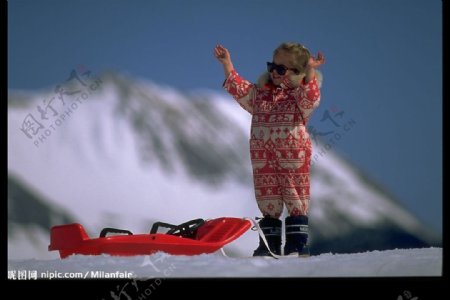 国外小女孩滑雪图片