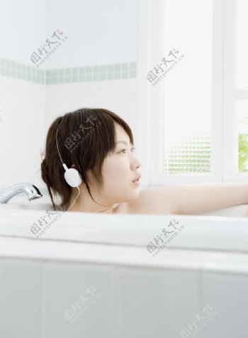 女性轻松淋浴0302