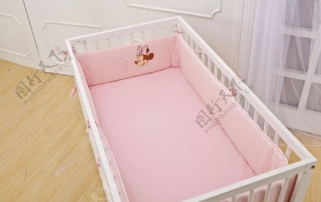 婴儿床照片