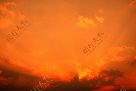 橙色天空背景