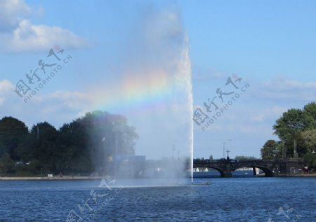 城市喷泉彩虹
