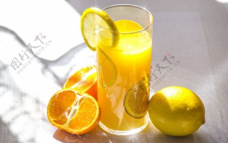 黄色柠檬橙汁