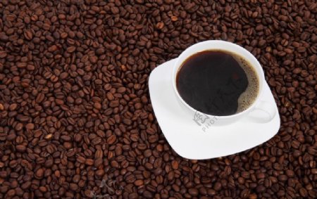 咖啡豆上的咖啡