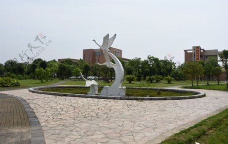 校园雕塑天鹅池